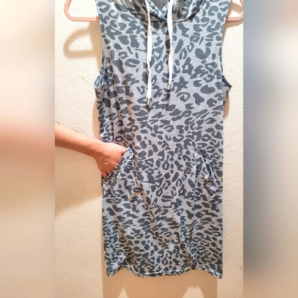 Sleeveless cheetah print dress with hoodie, Excellent condition - Picture 4 of 5